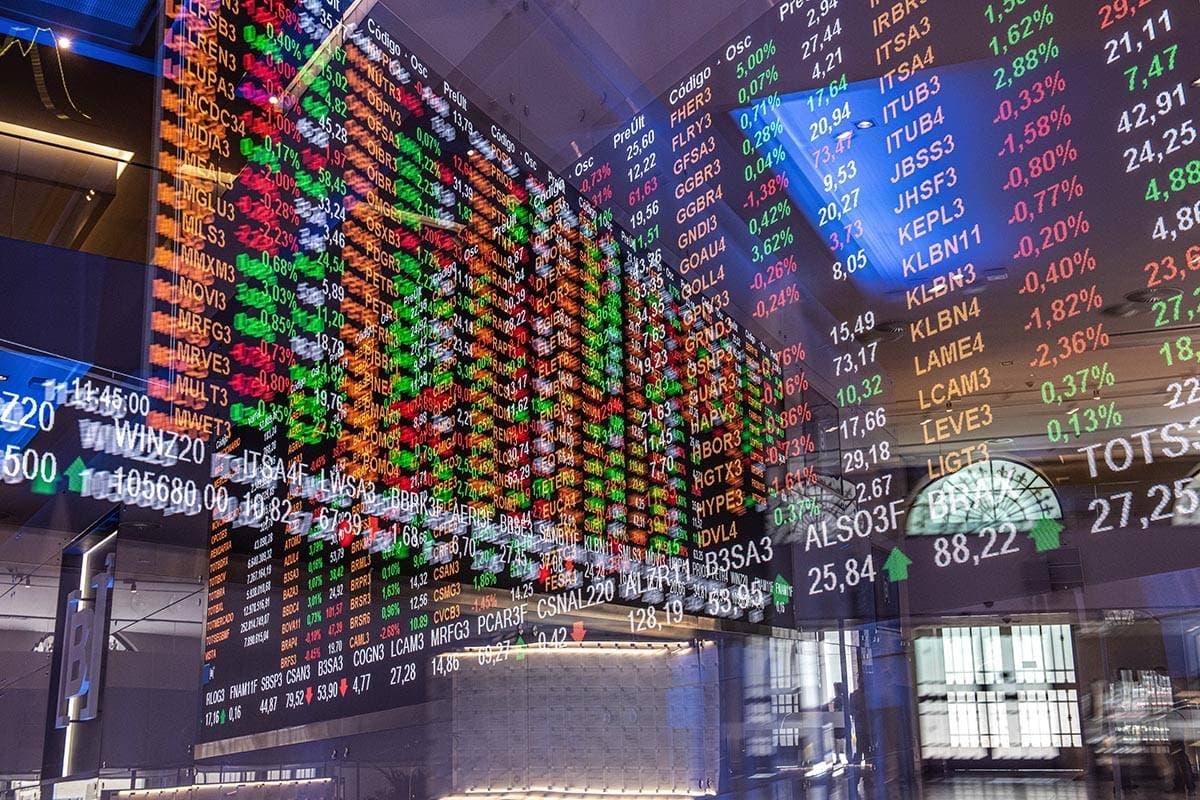Ibovespa sobe e dólar cai após 'trade eleitoral' superar temor fiscal, segundo analistas