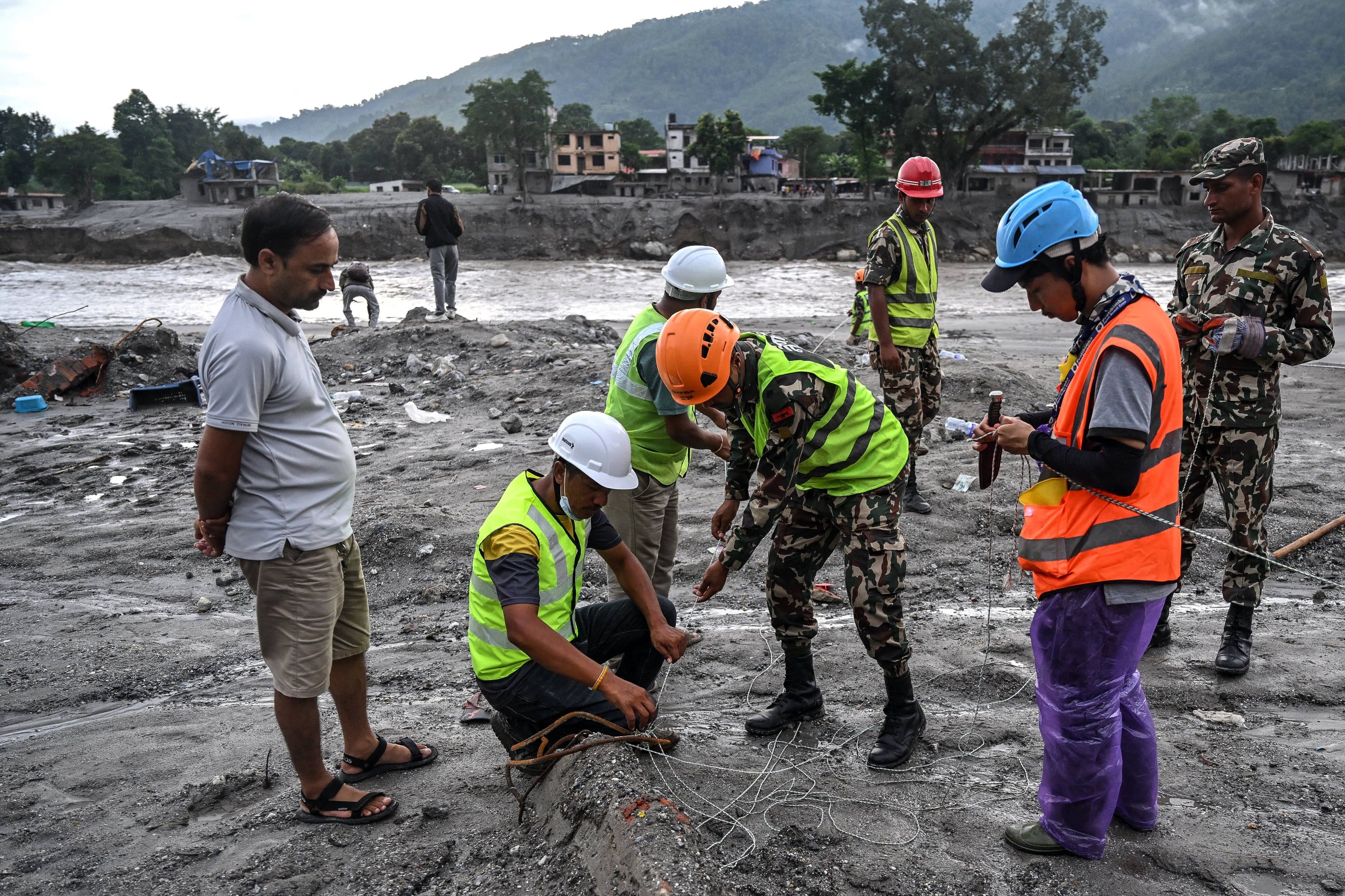 Nepal atualiza balanço de desastre no Himalaia