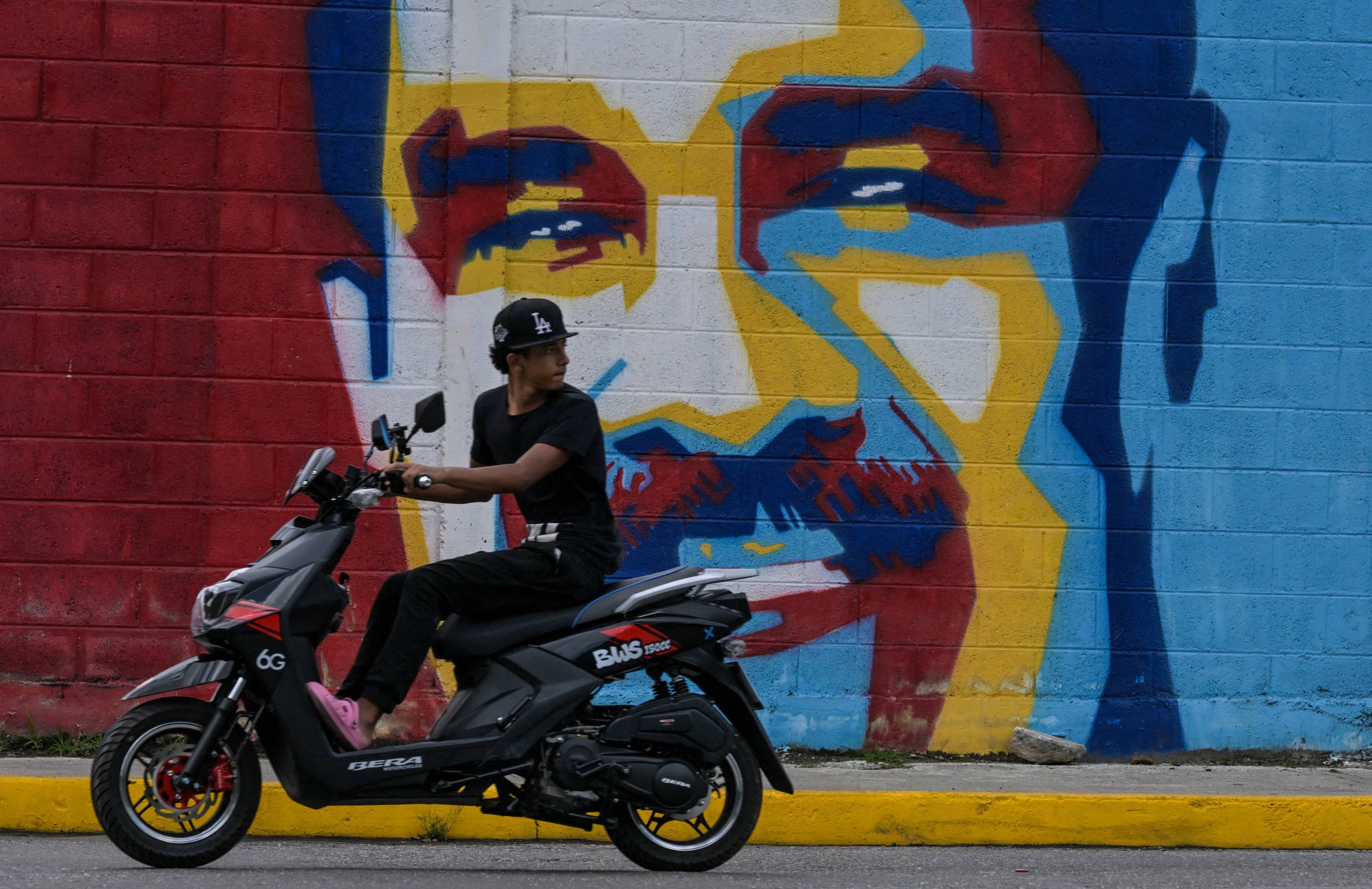 Nove meses sem Maduro: economia avança na Venezuela, mas eleições seguem sem calendário
