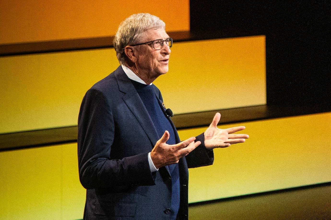 Nem robôs, nem apocalipse: para Bill Gates, o maior risco da IA é o ser humano