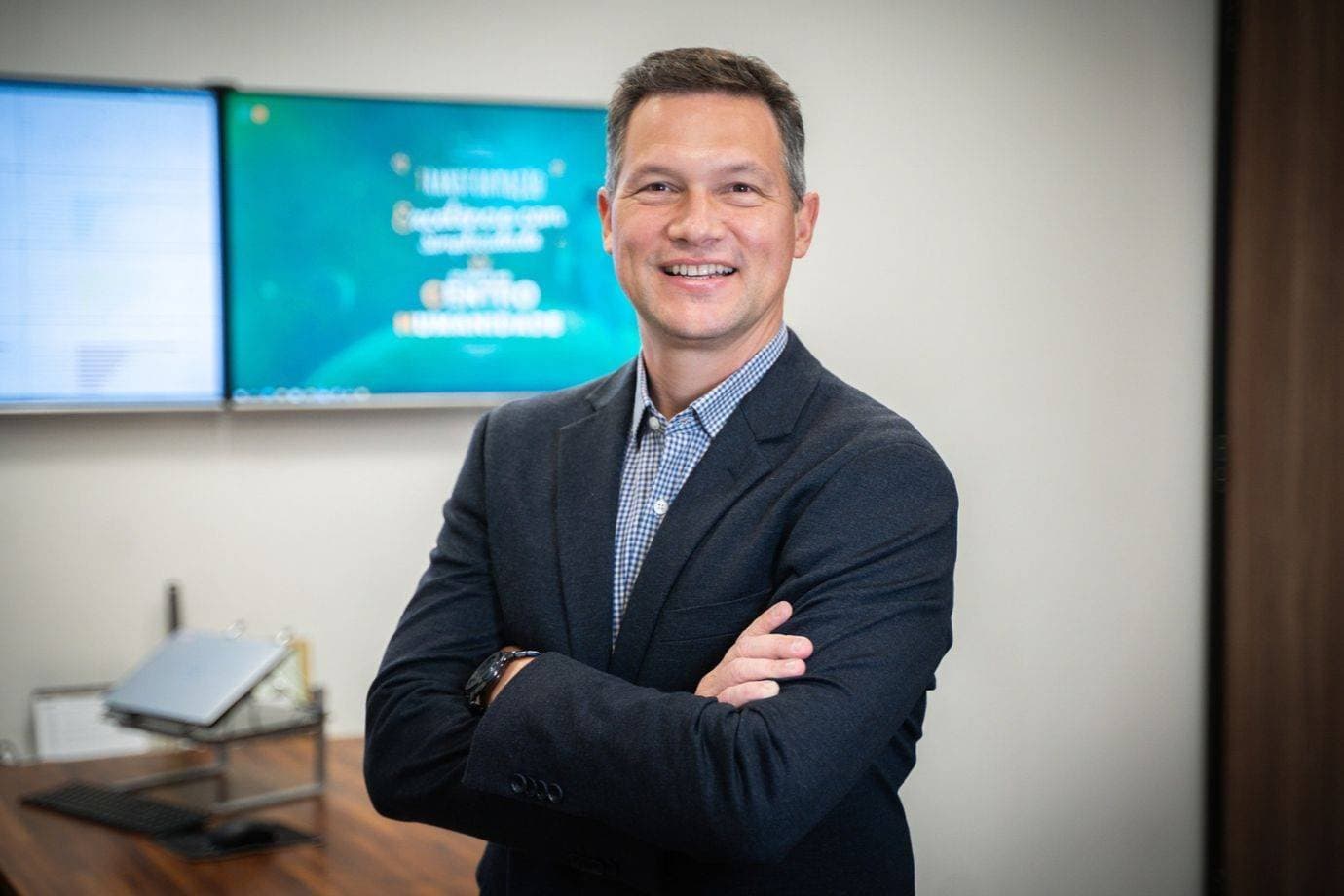 Aos 49 anos, empresa de tecnologia compra plataforma de IA e pavimenta caminho para o R$ 1 bilhão