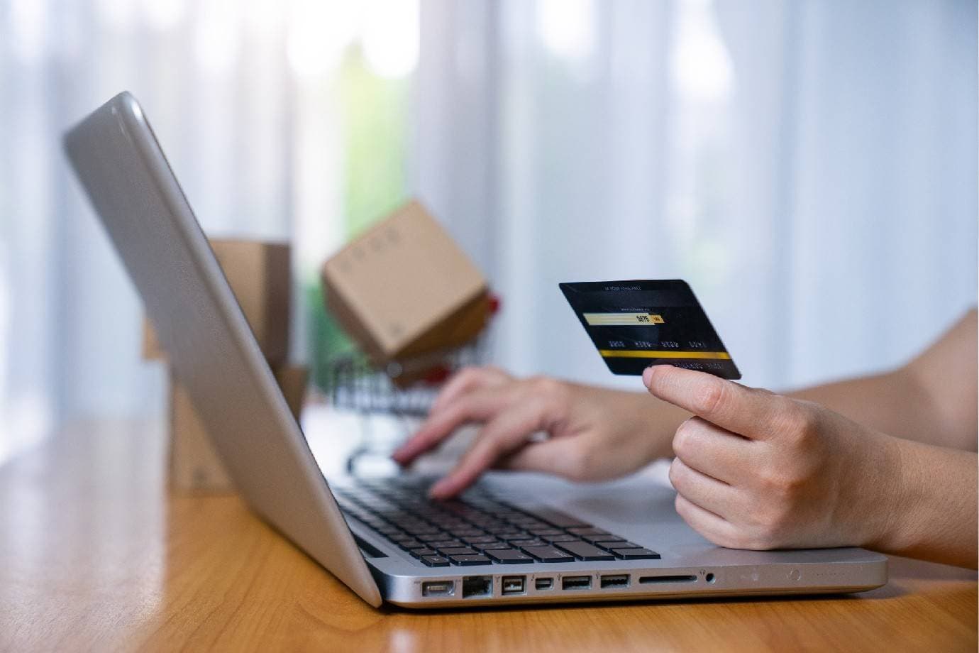 Fraudes em compras online caem 36,5% no Brasil em três anos