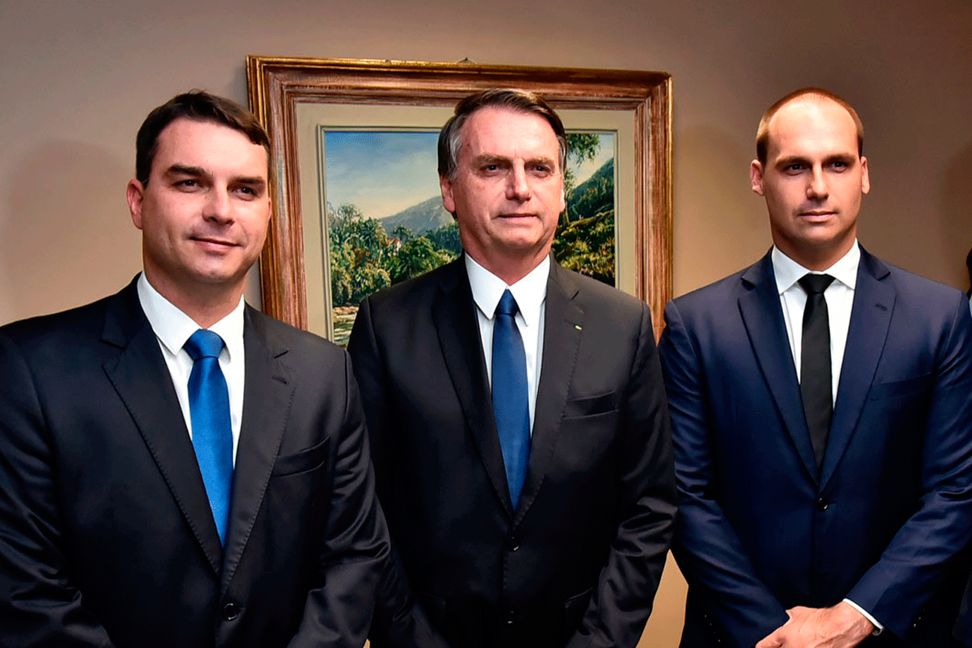 Flávio Bolsonaro vai visitar o pai após Moraes liberar reencontro