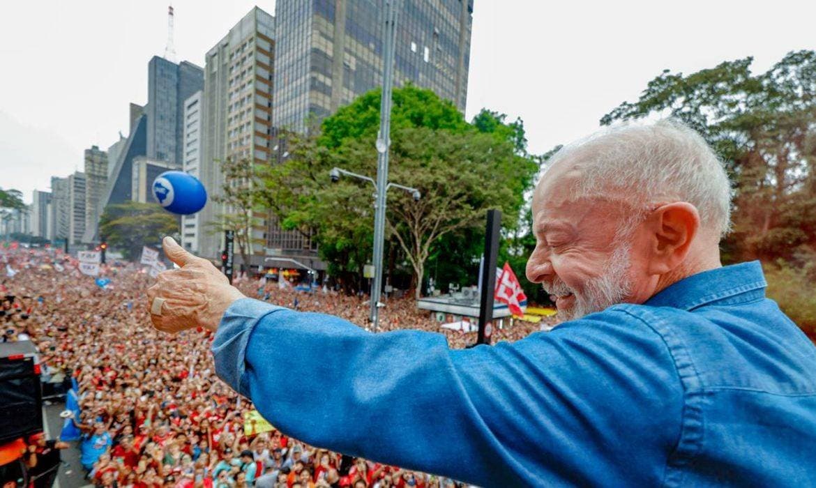 Focus, balanço do JP Morgan e 1ª pesquisa após ato de Lula: o que move os mercados