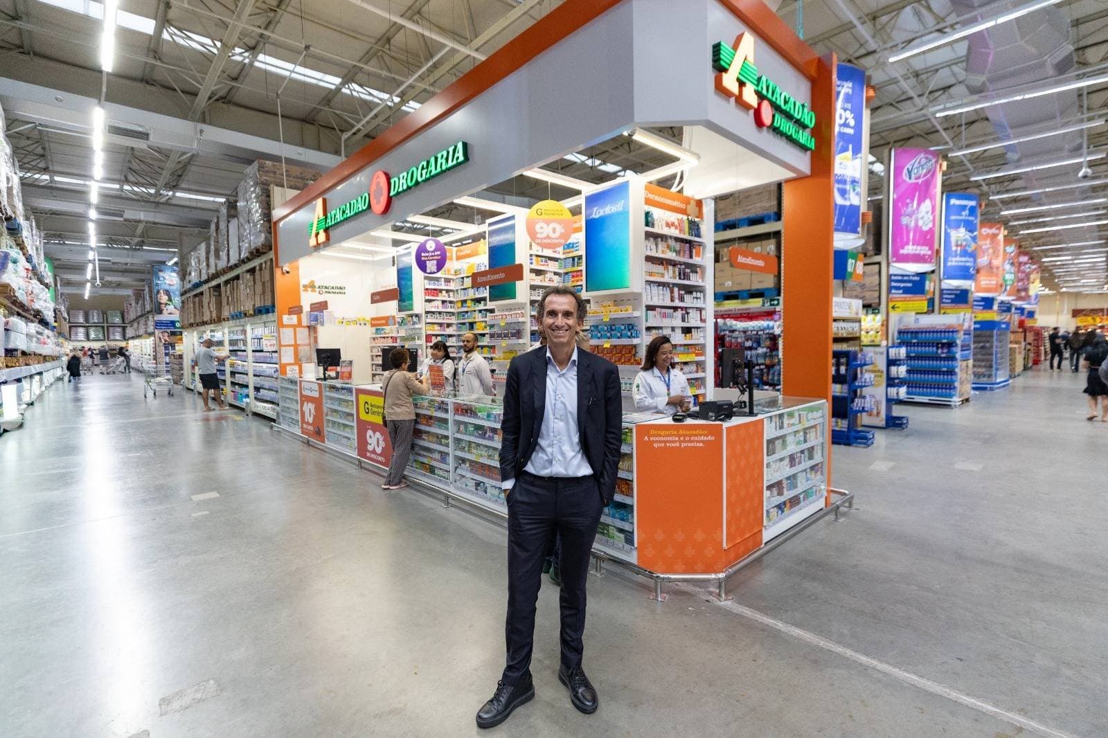 Grupo Carrefour chega a 100 drogarias e aposta em novo modelo no Atacadão