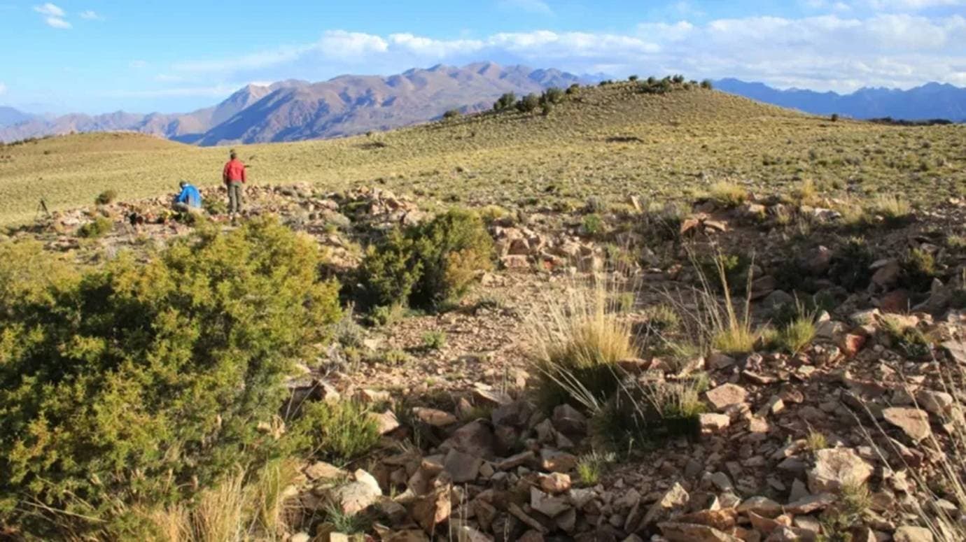 Estrutura 'misteriosa' aparece no Google Earth e leva arqueólogos a investigar os Andes