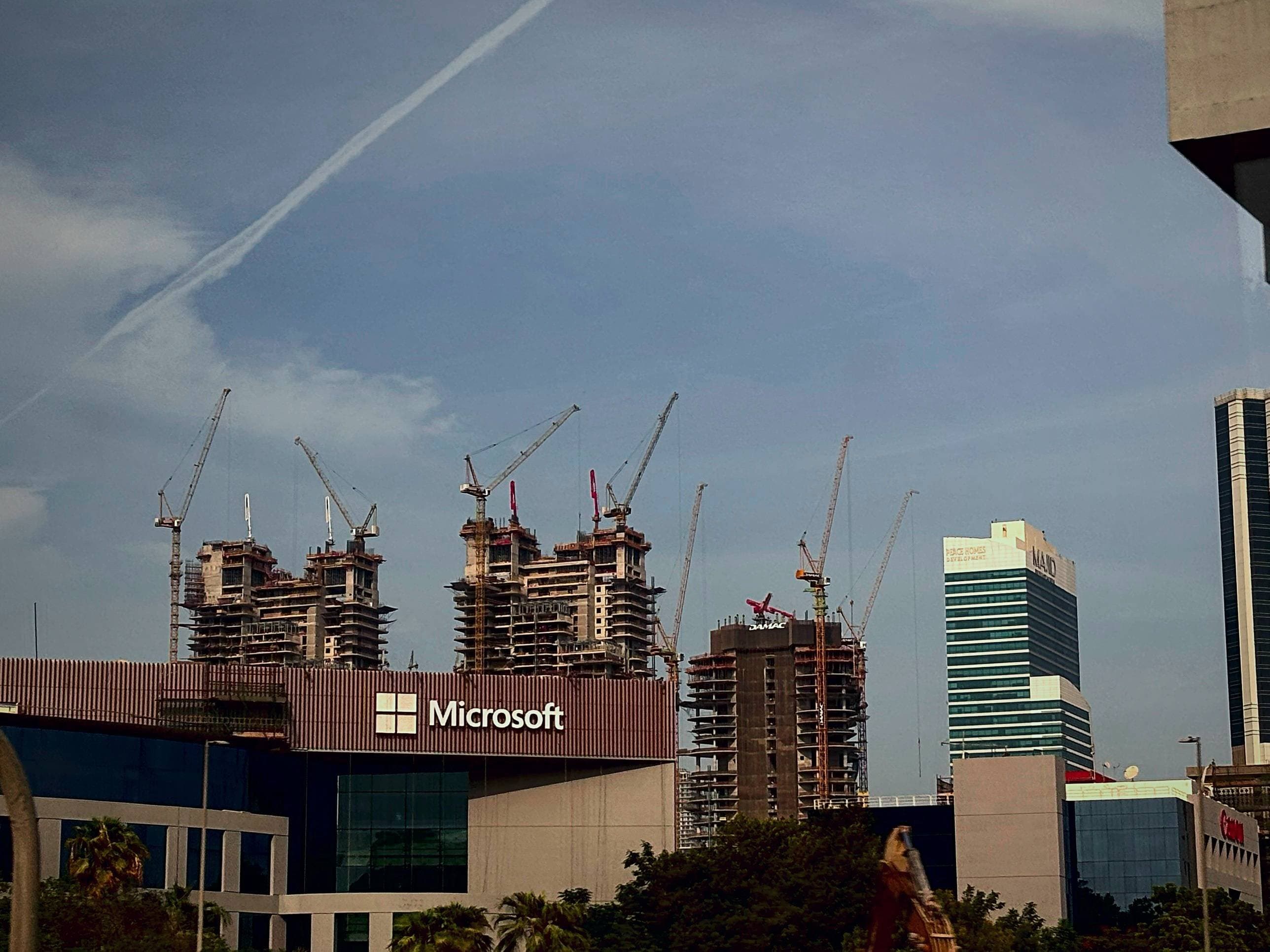 Com quase 300 arranha-céus, Dubai quer construir torre dedicada a empresas de IA