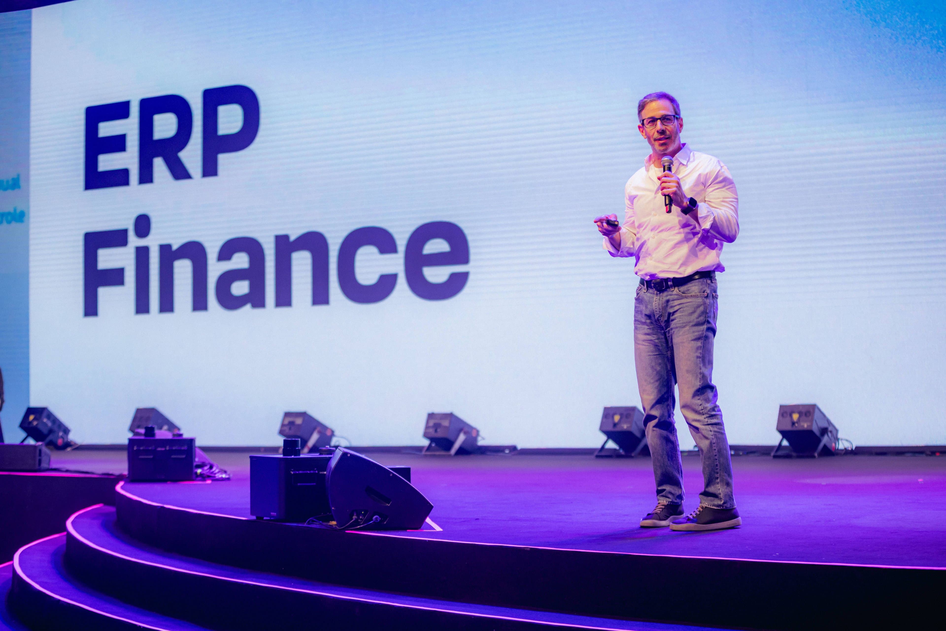 Techfin leva conta digital para dentro do ERP da TOTVS