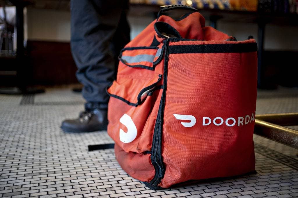 O que a compra de US$ 17 bilhões da DoorDash sinaliza sobre o futuro do delivery