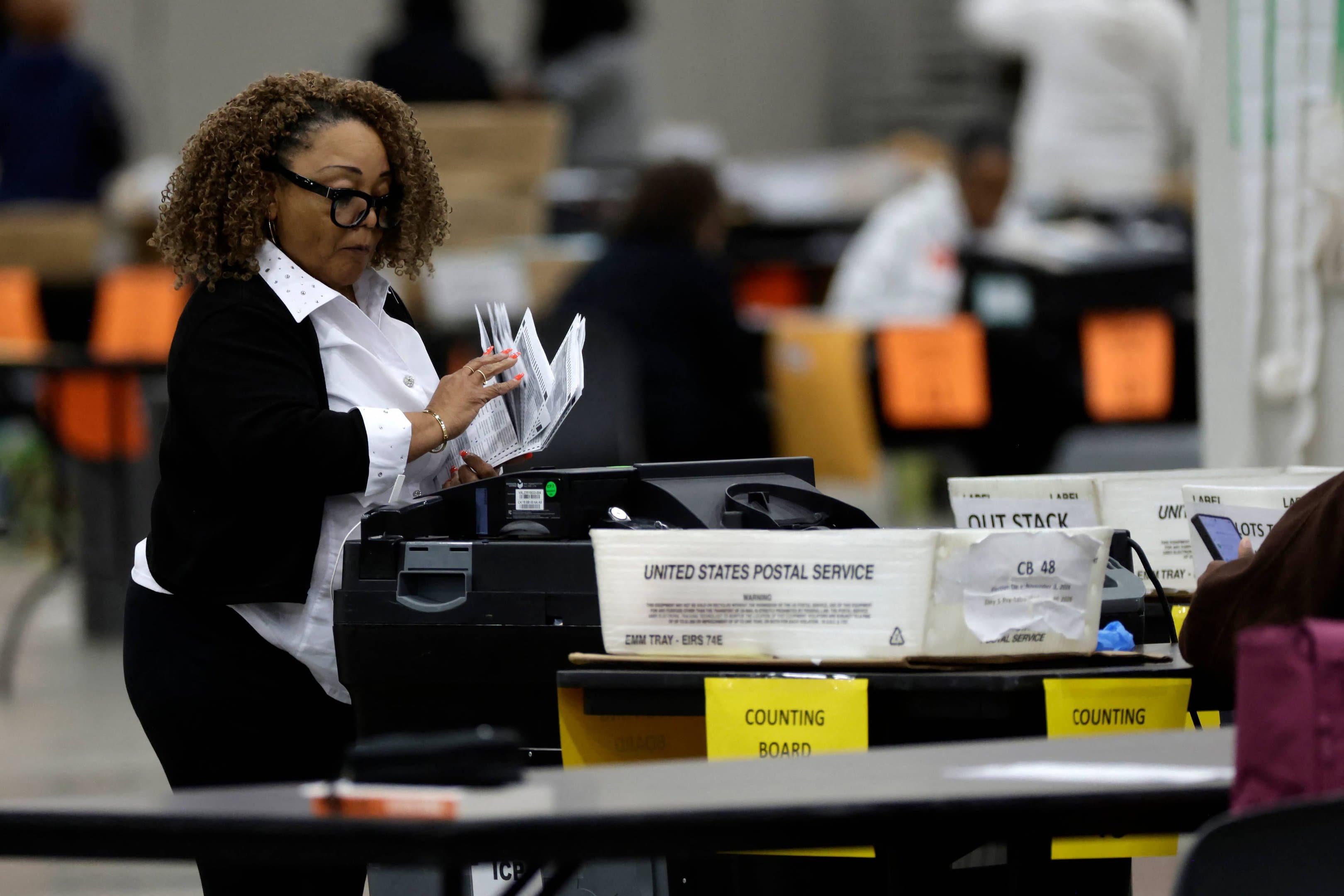 Eleições nos EUA: voto antecipado bate recorde e supera 49 milhões
