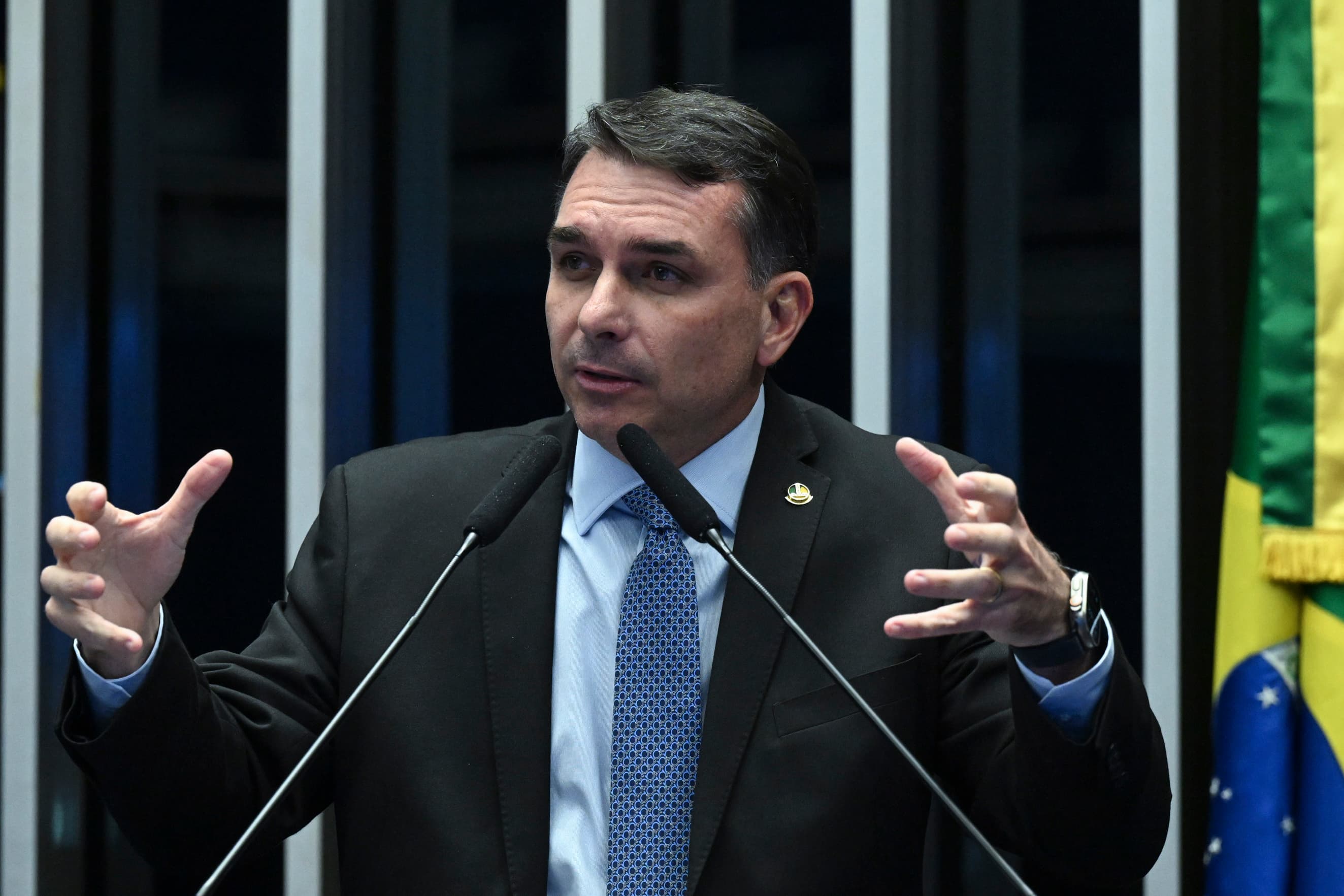 Campanha de Flávio Bolsonaro contrata publicitário Eduardo Fischer e marqueteiro Alexandre Oltramari
