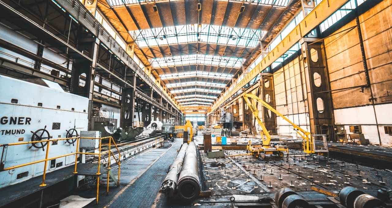 Confiança da indústria volta a subir em maio e tem maior nível em um ano, mostra FGV