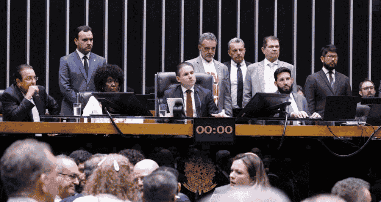 Câmara aprova em dois turnos fim da escala 6×1 com jornada máxima de 40 horas semanais