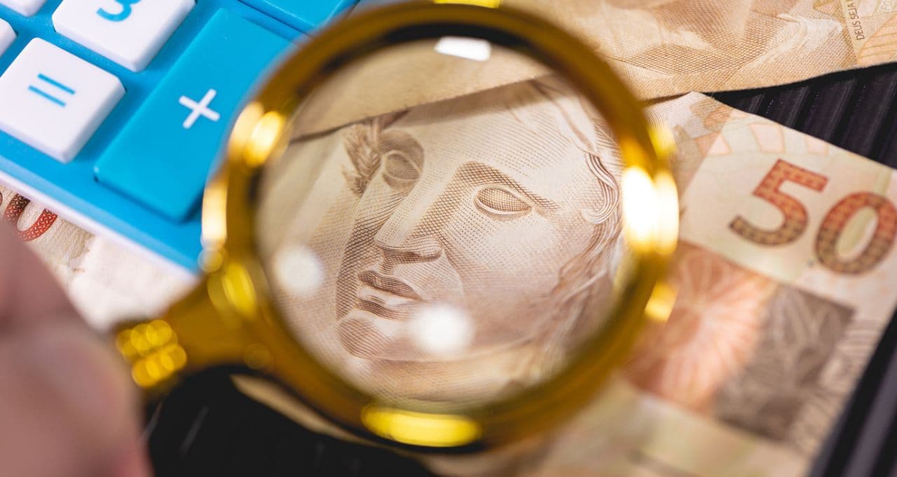 Dívida pública do Brasil sobe 1,9% em abril enquanto investidor busca proteção em título atrelado à Selic