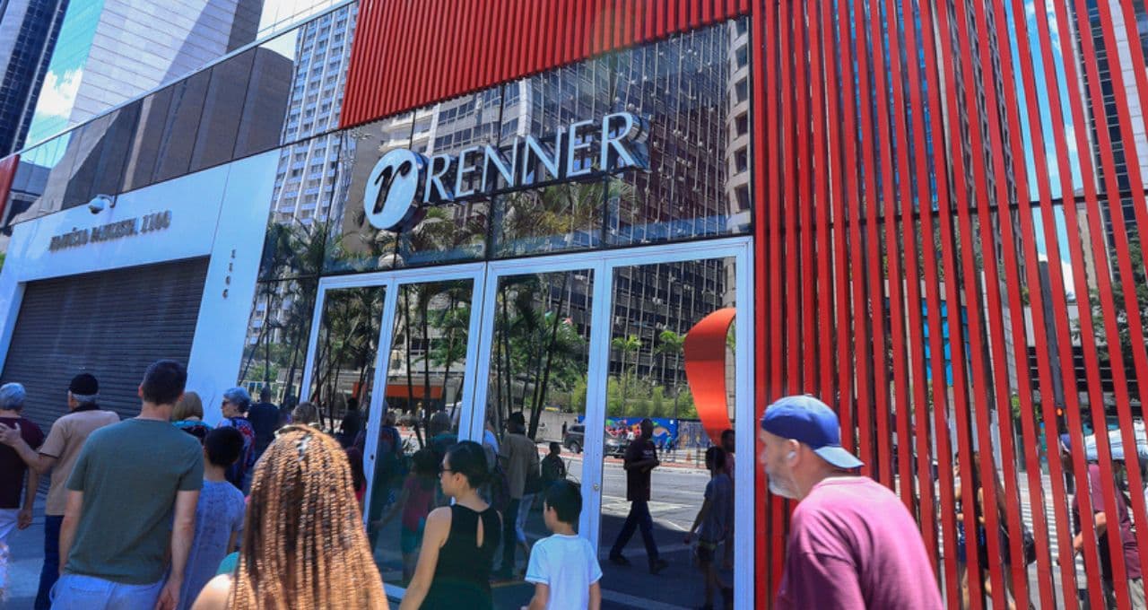 Lojas Renner (LREN3): Itaú BBA eleva preço-alvo e recomenda compra, mas indica preferência por outro nome do setor