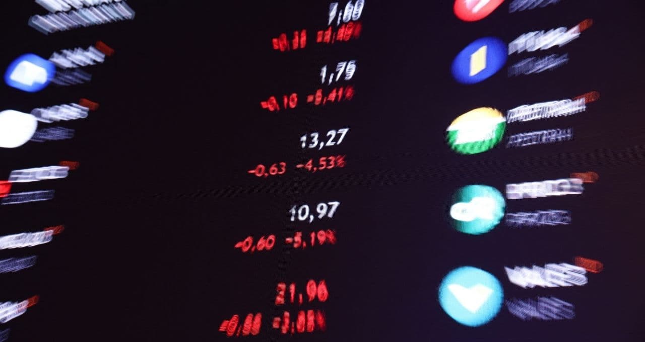Ibovespa recua pela 5ª sessão consecutiva com falas contraditórias entre EUA e Irã; dólar cai a R$ 5,01
