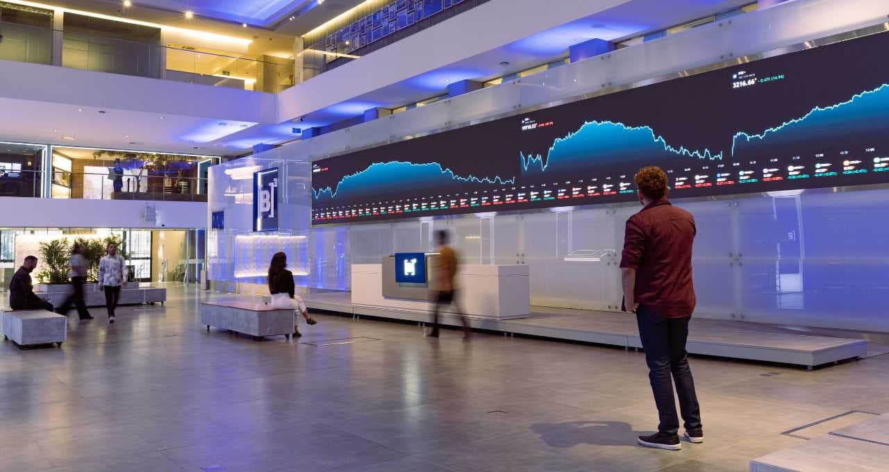 Swing trade: BB Investimentos recomenda a compra de Ambev (ABEV3) e venda da Eneva (ENEV3) nesta quarta (03); confira