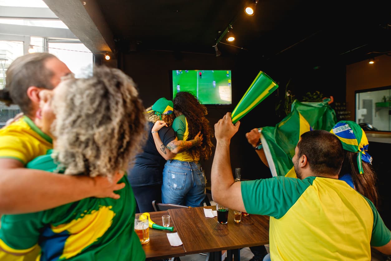 Copa do Mundo impulsiona economia e pode movimentar bilhões no setor de bares e restaurantes