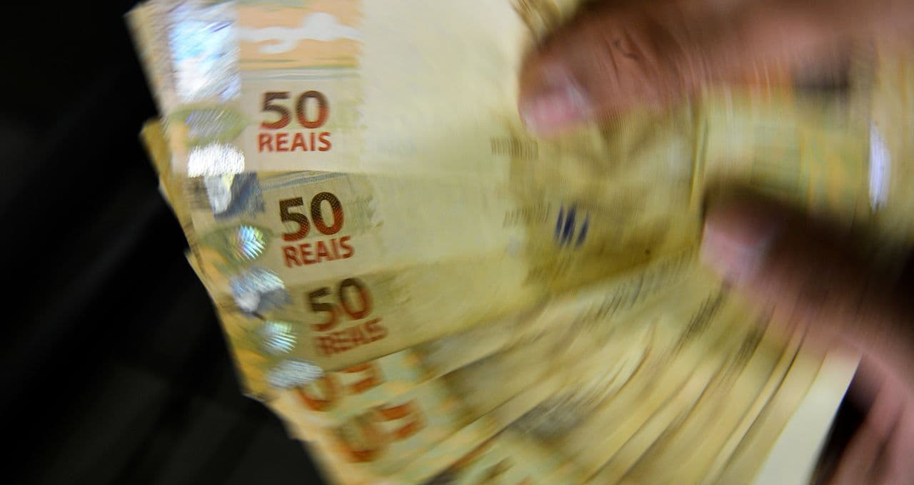 Choque de petróleo alivia, mas inflação segue pressionada; o que ainda preocupa os economistas