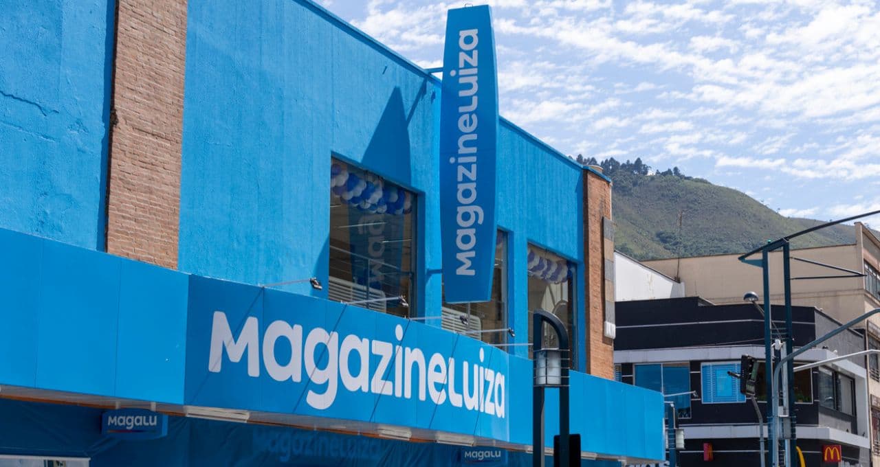 Magazine Luiza (MGLU3) derrete 50% no ano sob pressão de juros, concorrência e consumo; há saída?