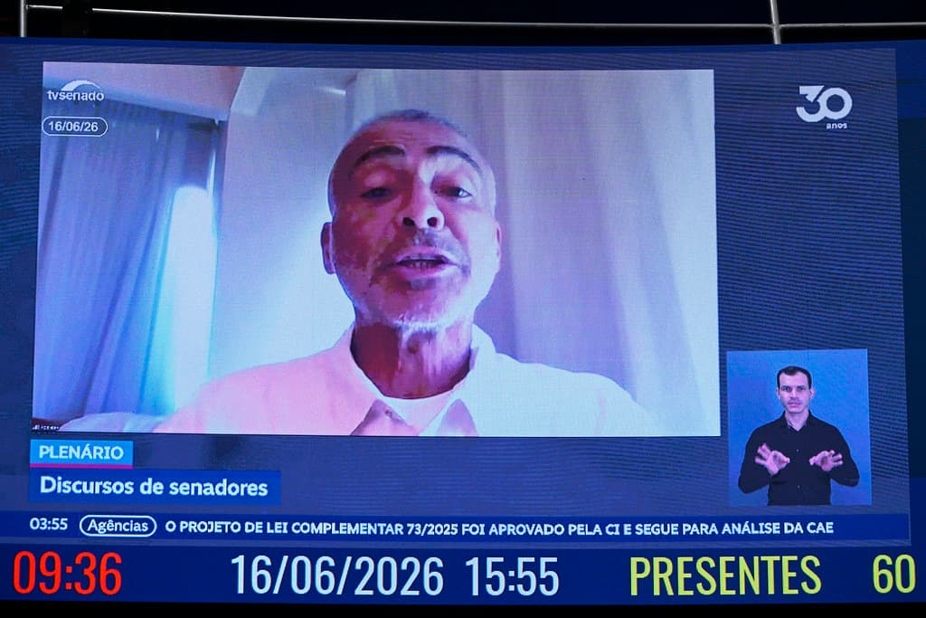 Romário pode se divertir nos EUA durante a Copa sem perder salário de senador? Entenda