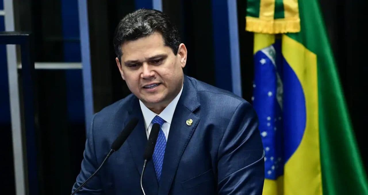 Alcolumbre marca sessão para votar mais uma ‘pauta-bomba’ enquanto encontro com Lula não sai