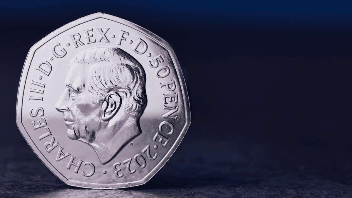 Banco da Inglaterra aproveita remodelagem de moedas com imagem do rei Charles III para ajudar as crianças a aprenderem a contar