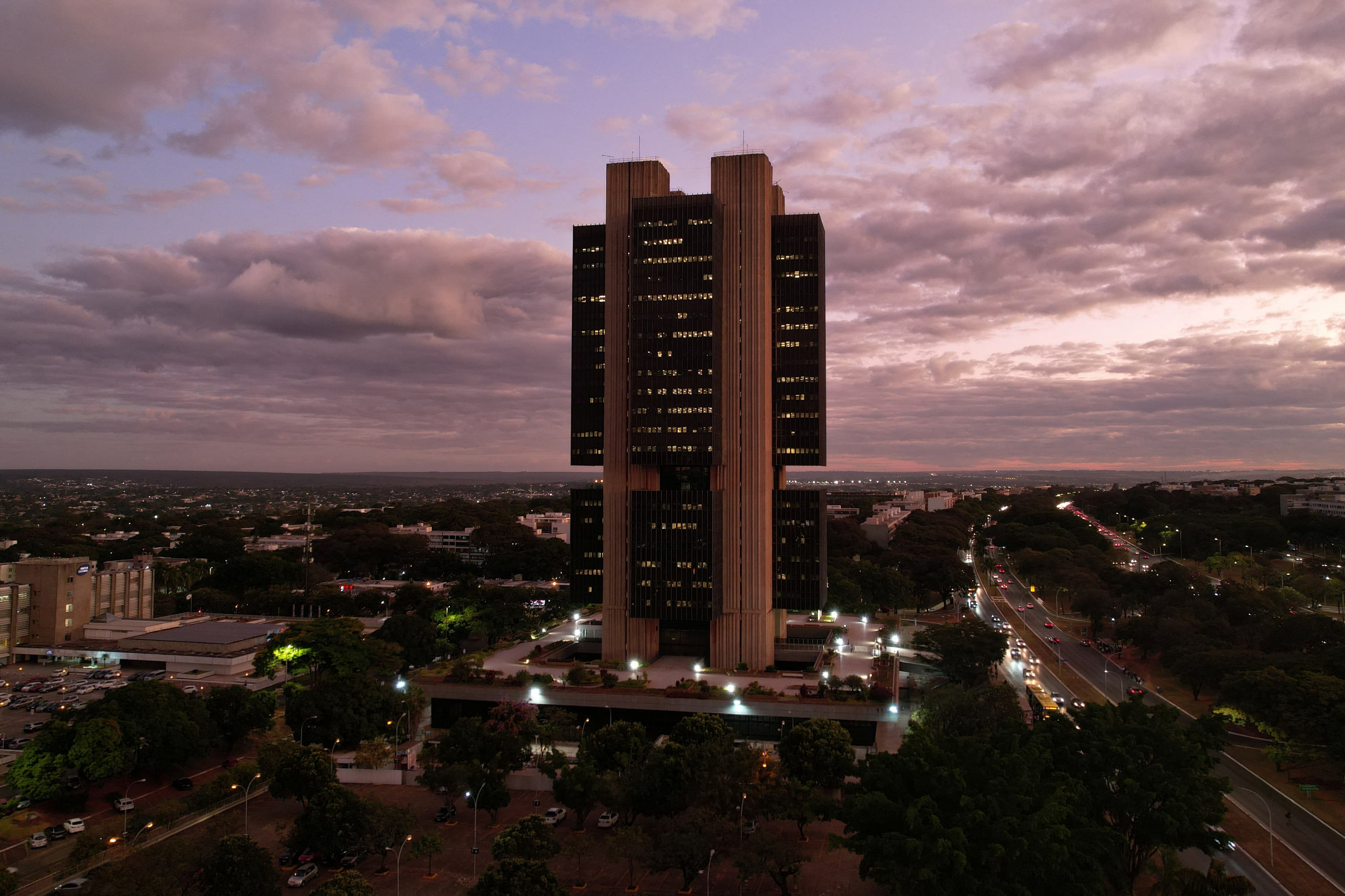 Banco Central aperta regulação para prestadoras de serviços de ativos virtuais (PSAVs); veja o que muda