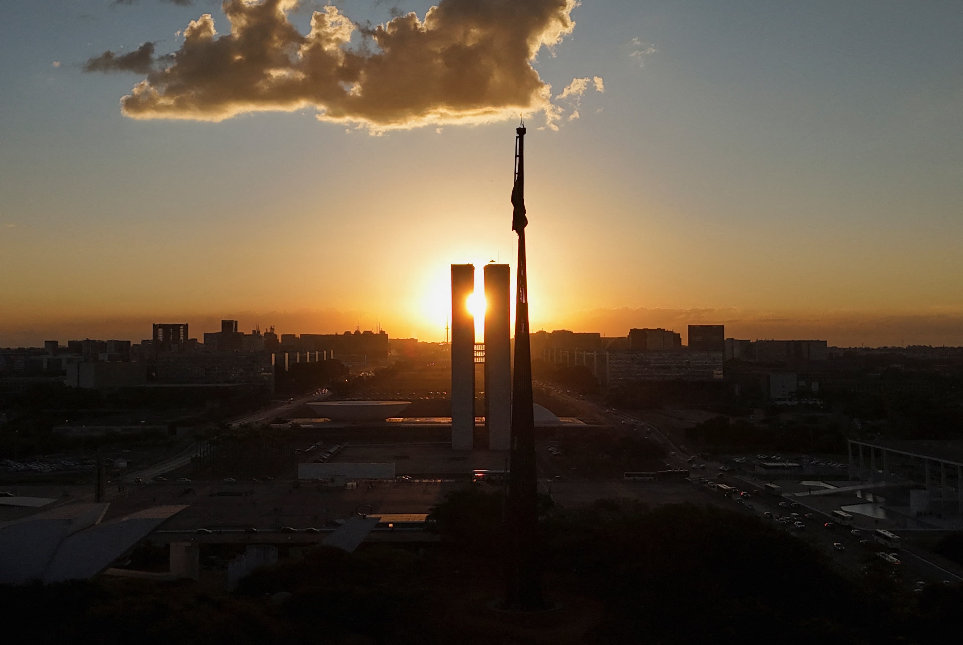 Governo passa a ver inflação acima da meta no fim de 2026
