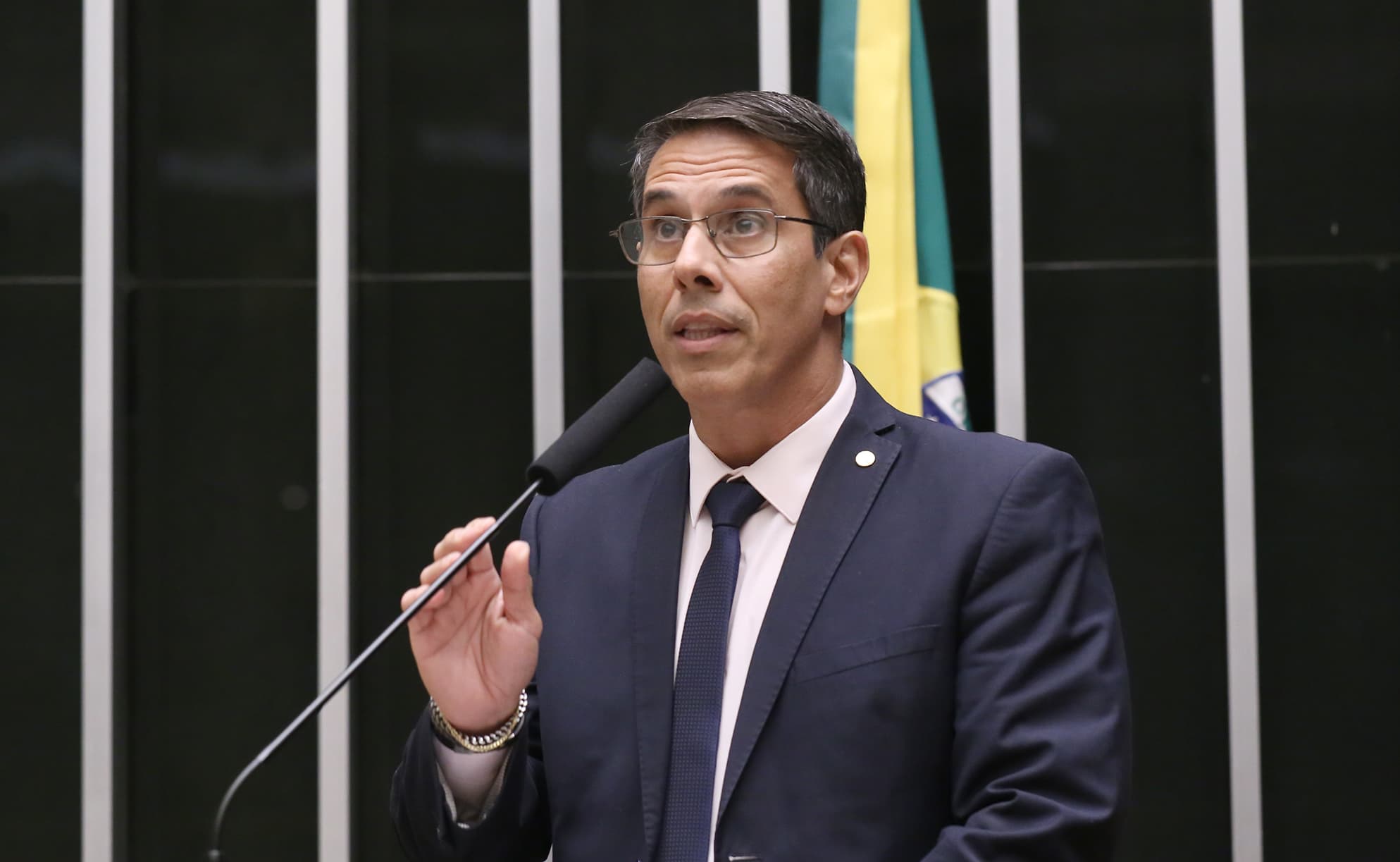Pix ou dinheiro? Projeto quer proibir preços diferentes em postos de combustíveis