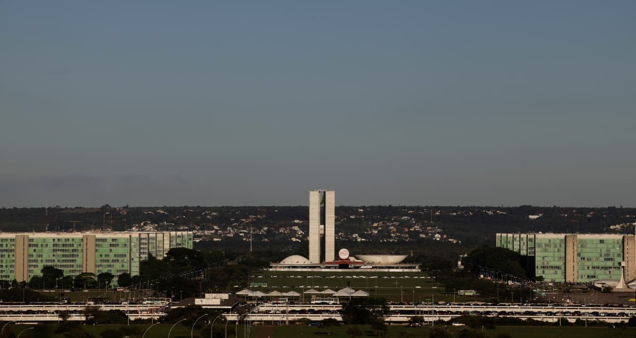 Governo prevê descongelar R$5,7 bi em verbas de ministérios diante de redução em despesas obrigatórias