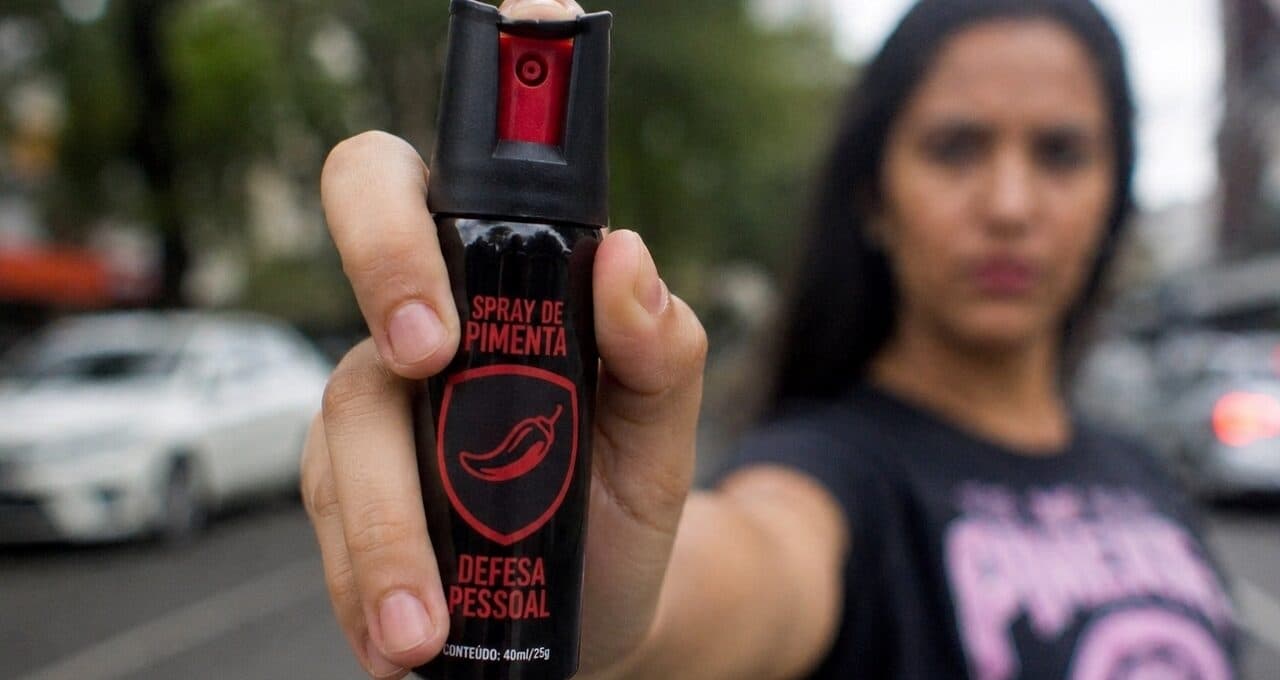 Onde adquirir e quanto pagar por um spray de pimenta, agora legalizado em todo o Brasil