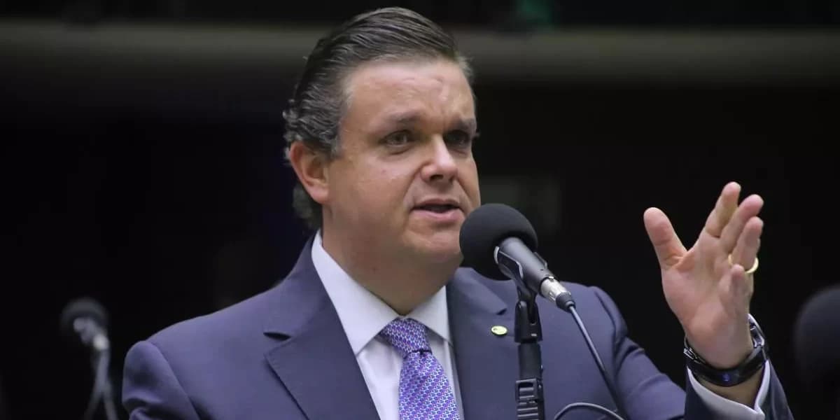 Teto dos juros do consignado do INSS deveria cair por causa da queda da Selic, diz ministro
