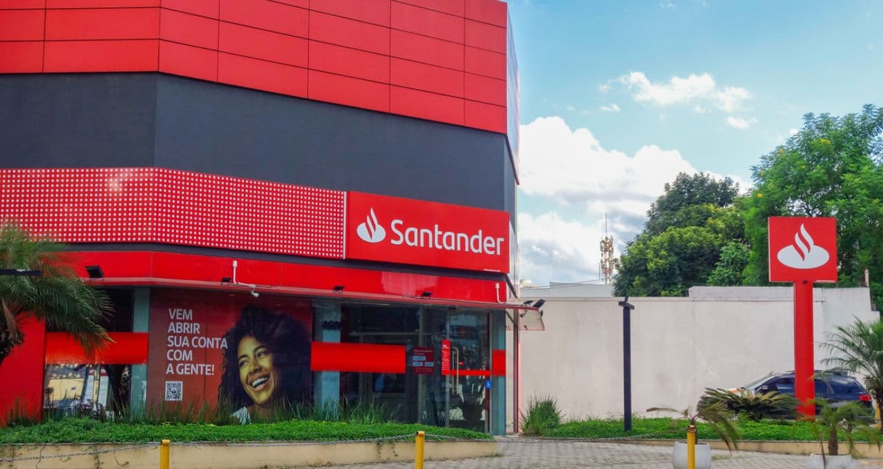 Santander (SANB11): Analistas iniciam trabalho de ‘poda’ após pior resultado em 3 anos, mas JPMorgan cita 1 gatilho que poderia fazer ação disparar