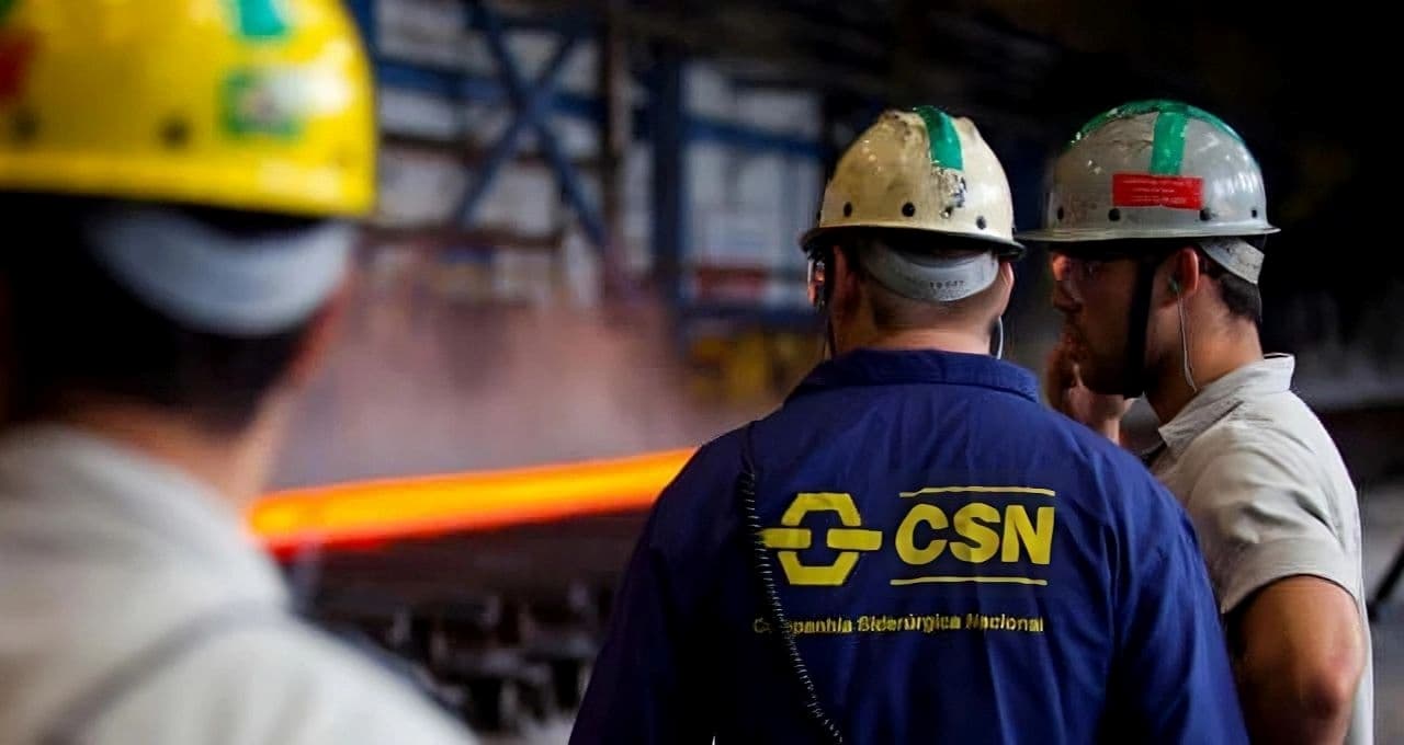 Fitch derruba rating da CSN por risco elevado e endividamento