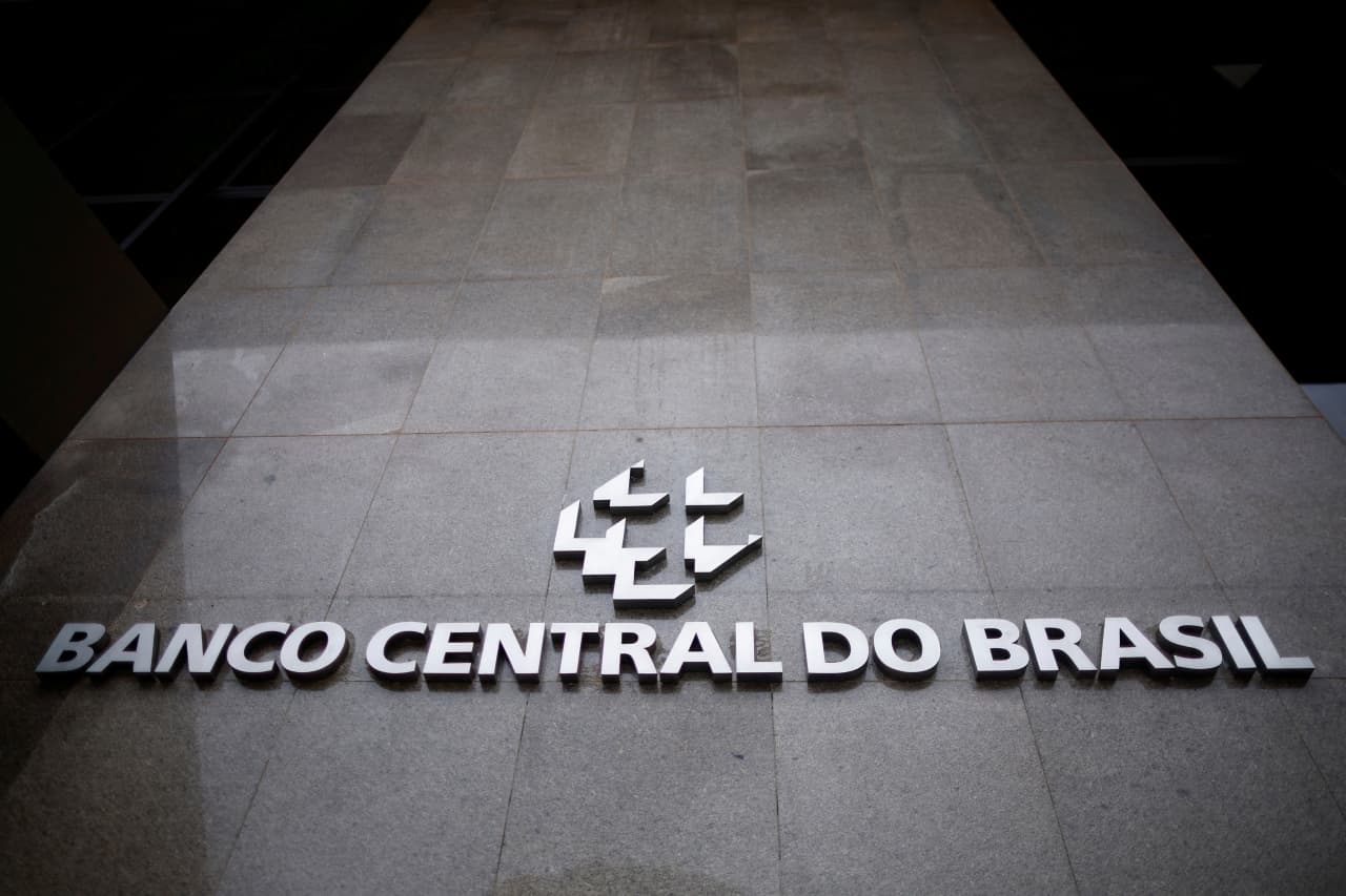Economistas voltam a reduzir as projeções da Selic e inflação; confira o Focus desta segunda-feira (3)