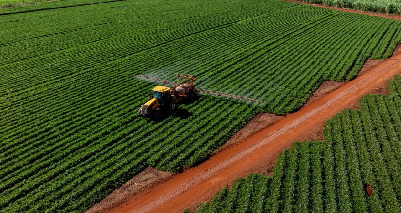 Tratores chineses até 40% mais baratos elevam pressão sobre indústria nacional de máquinas agrícolas