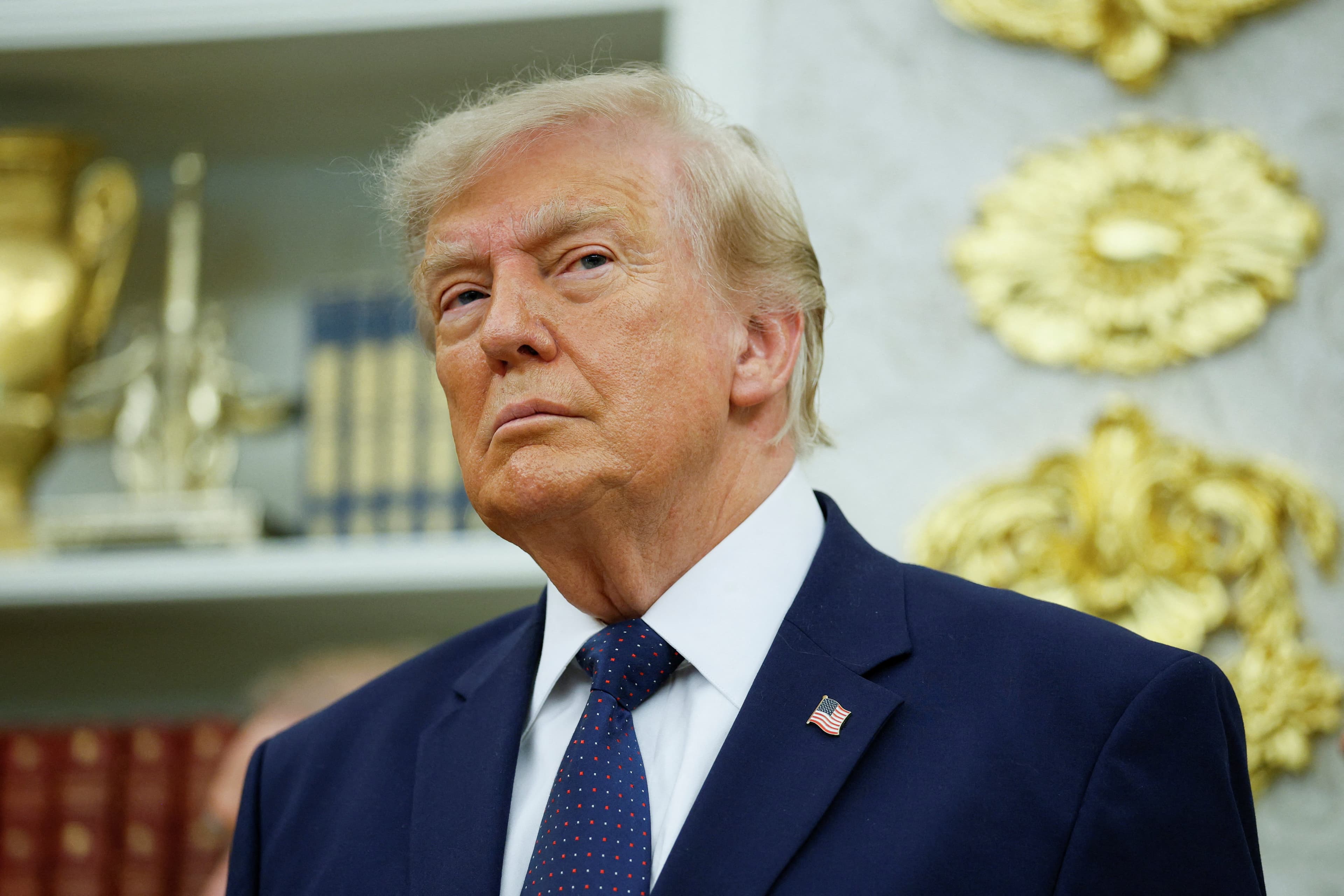 Trump exige que empresas petrolíferas reduzam preços da gasolina e repreende CEO da Chevron