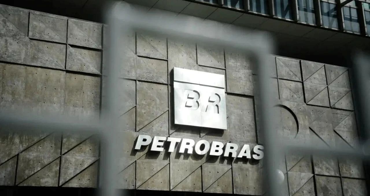 Subsidiária da Petrobras (PETR4) aprova concurso público; salários iniciais podem chegar a R$ 15 mil e inscrições abrem neste mês
