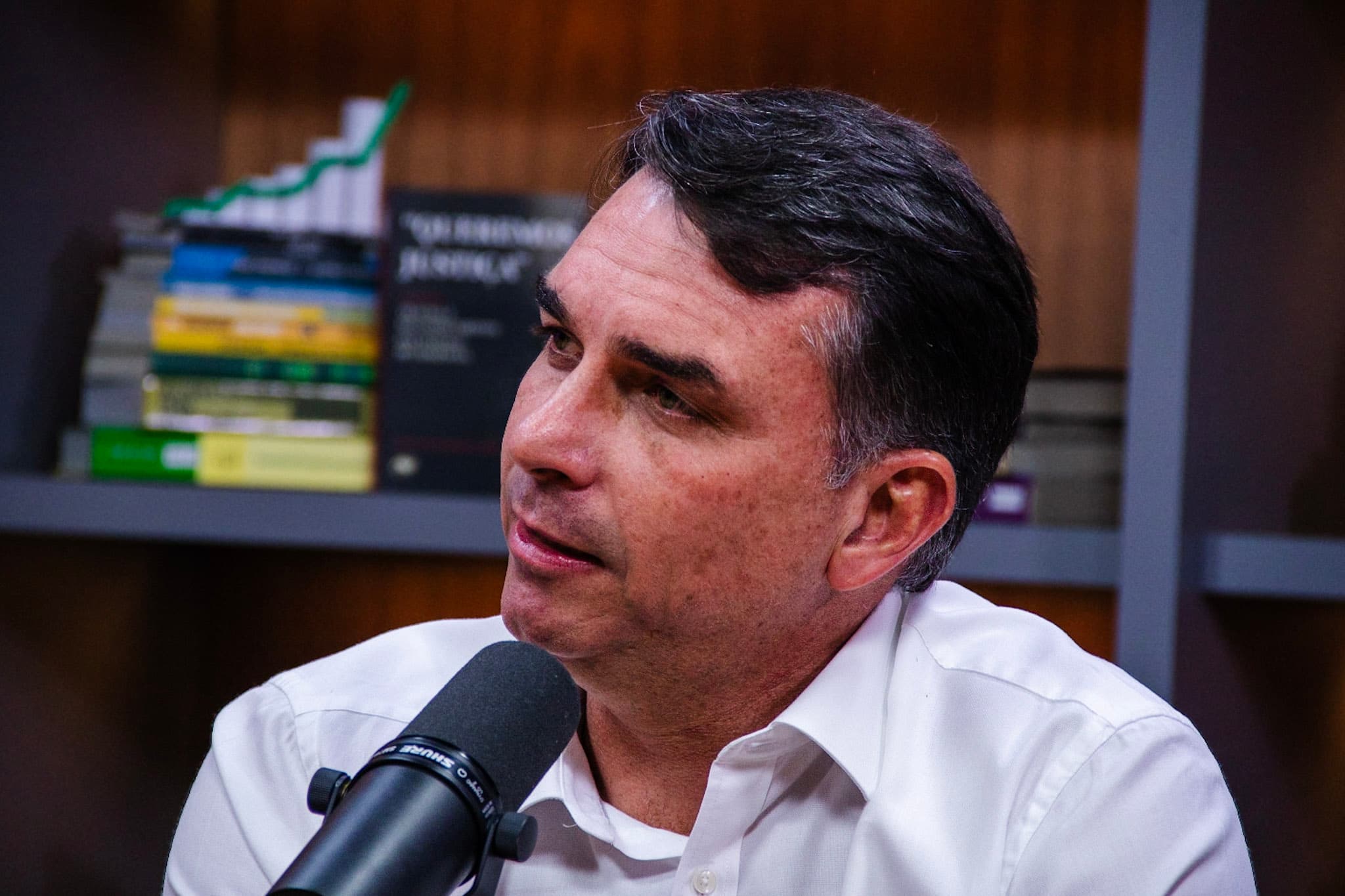 Flávio Bolsonaro publica carta no Dia dos Pais após Moraes negar visita ao pai