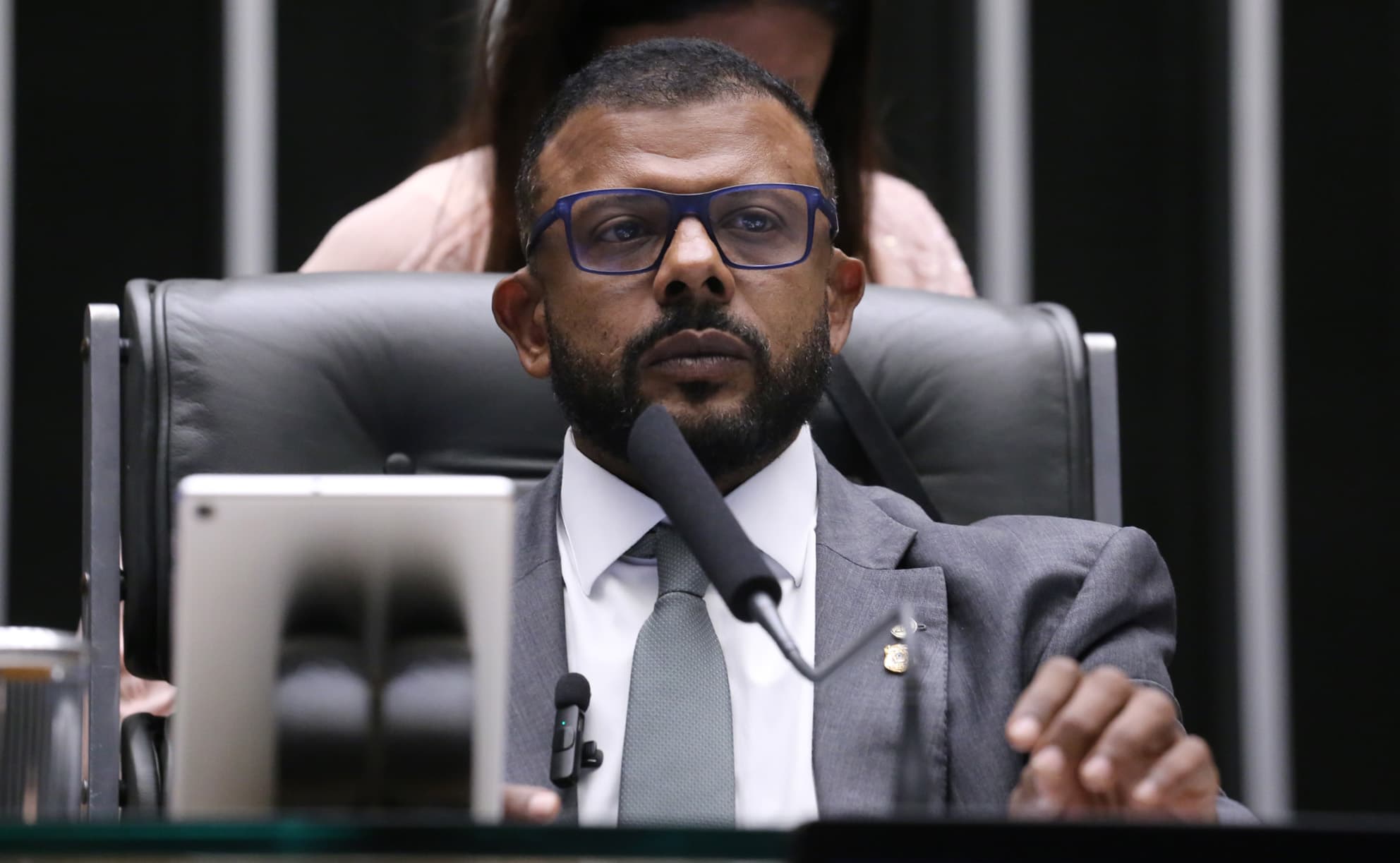 Projeto de lei na Câmara prevê ampliação de porte de arma para guardas municipais aposentados