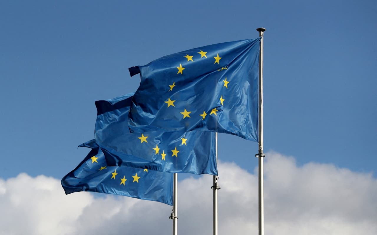 Crescimento da atividade empresarial na zona do euro atinge nível mais alto desde novembro, mostra PMI