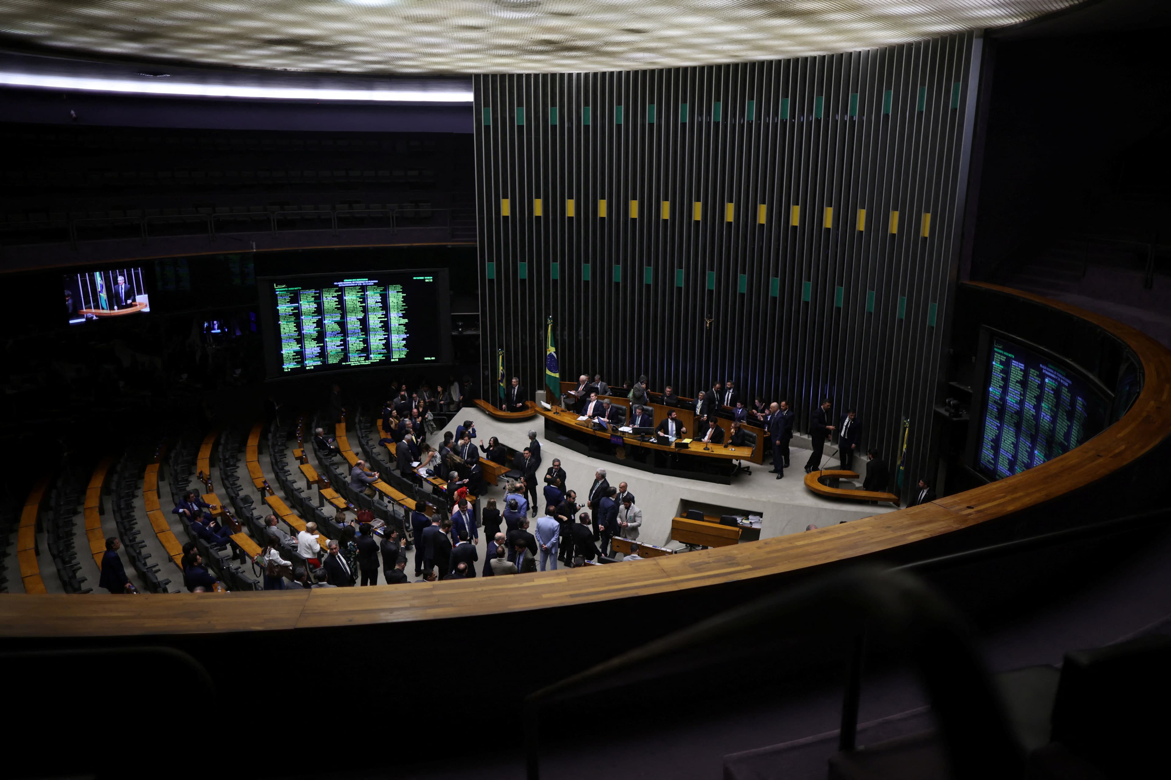 Número de candidaturas a deputado federal cai 28% em 2026