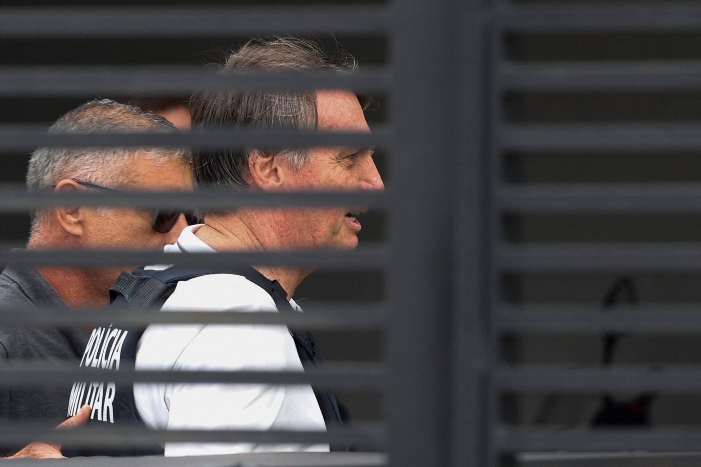 Defesa de Bolsonaro informa ao STF retomada de visitas após fim de restrição imposta por Moraes