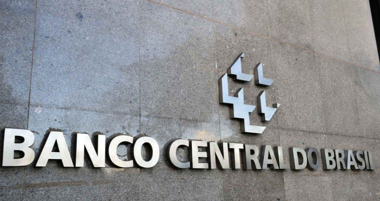Economistas veem economia mais fraca e inflação mais forte; confira o Focus desta segunda-feira (24)