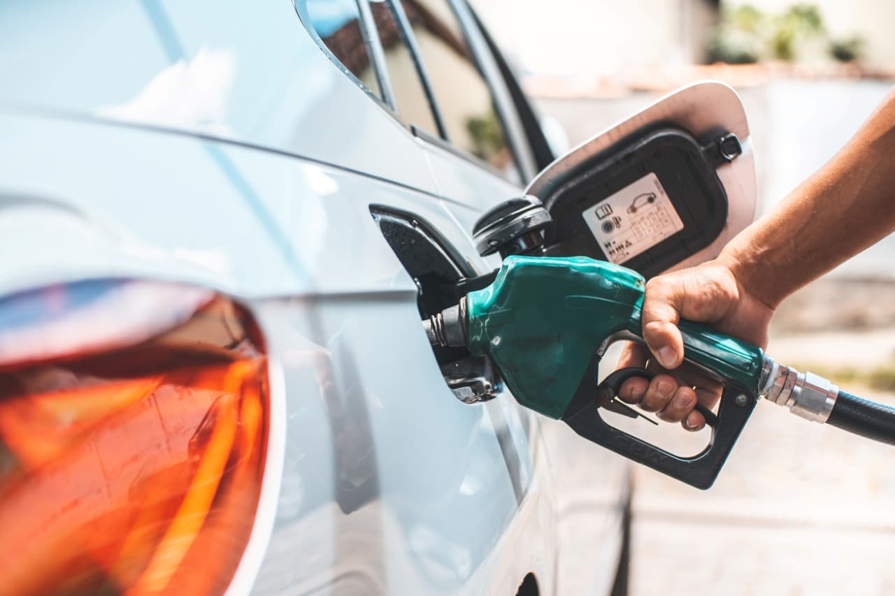 Gasolina, etanol e diesel caem de novo: veja onde abastecer ficou mais barato em agosto