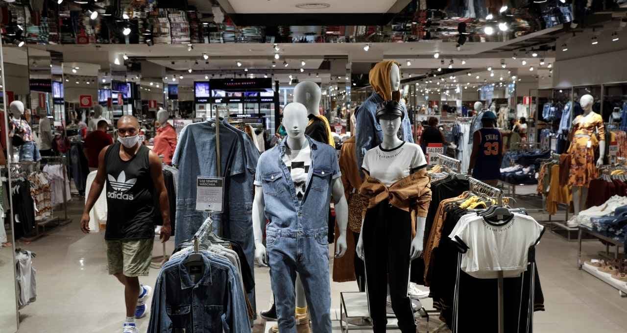 Varejo descobre o custo de ser grande e fecha mais de 1,1 mil lojas desde 2022