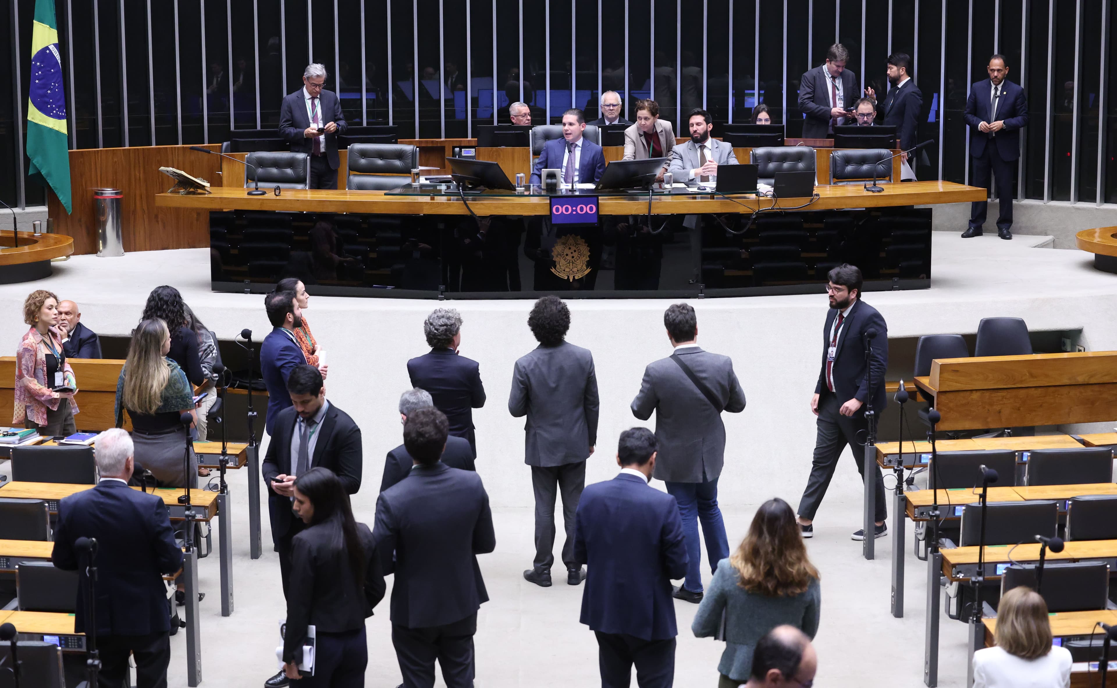 Câmara aprova texto-base da MP que zera ‘taxa das blusinhas’