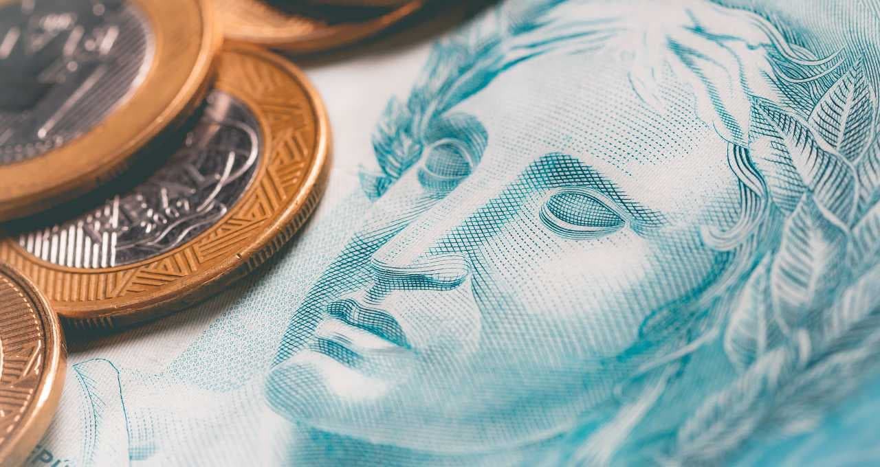 Investidores voltam do feriado com petróleo perto de US$ 100 e cautela eleitoral; Ibovespa em dólar salta nesta terça-feira (8)