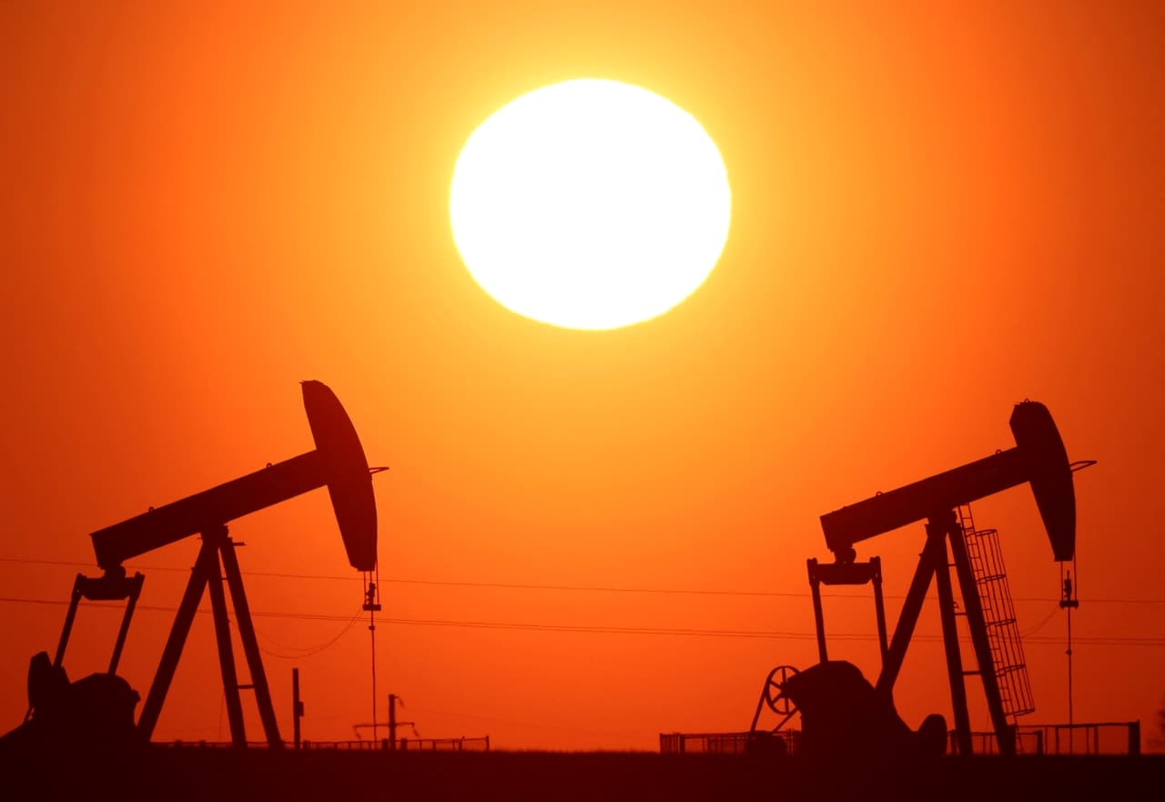 Preços do petróleo recuam mais de 2% com esperanças de diplomacia na guerra do Irã